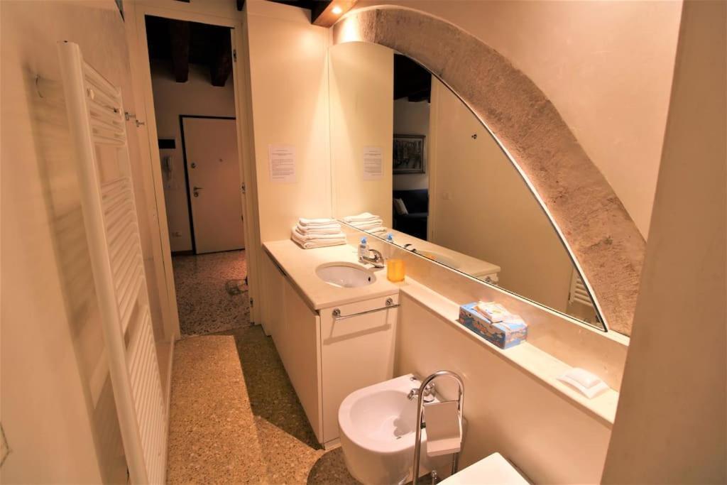 San Marco Charming Apartment With Canal View Venice Exterior photo